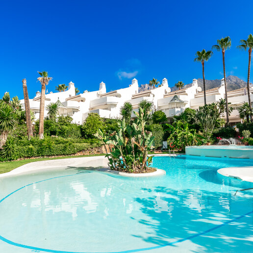 Elegant Townhouse with Sea Views in Camoján Blanco, Golden Mile