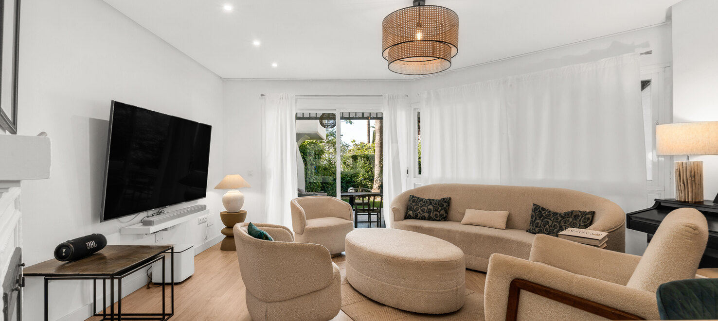 Elegant Townhouse with Sea Views in Camoján Blanco, Golden Mile