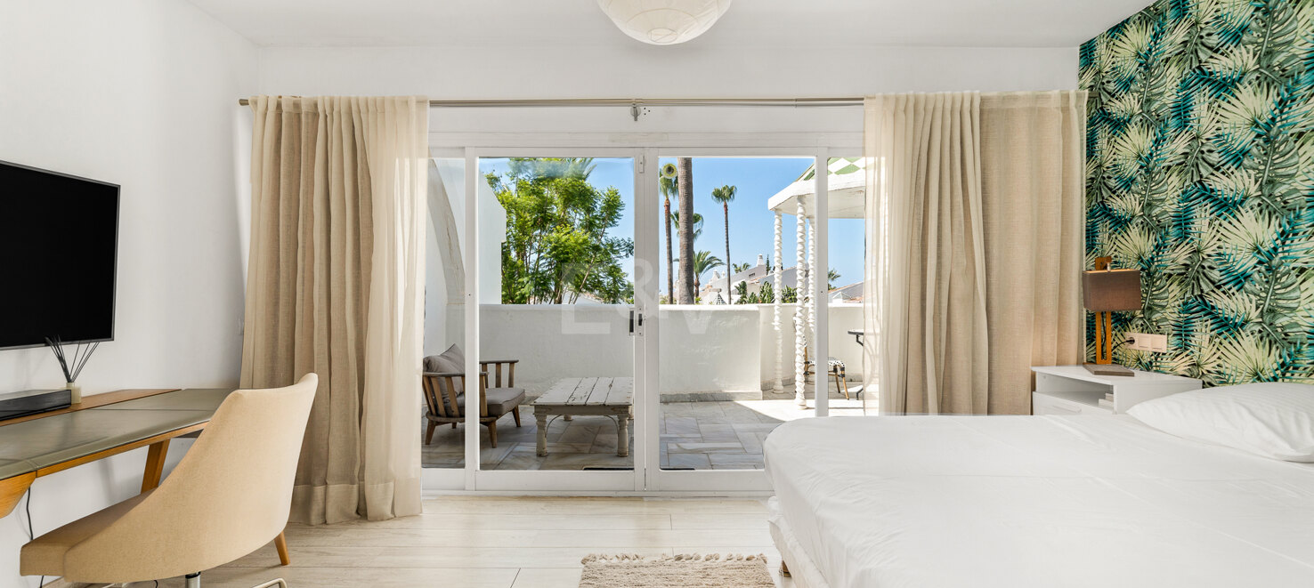 Elegant Townhouse with Sea Views in Camoján Blanco, Golden Mile