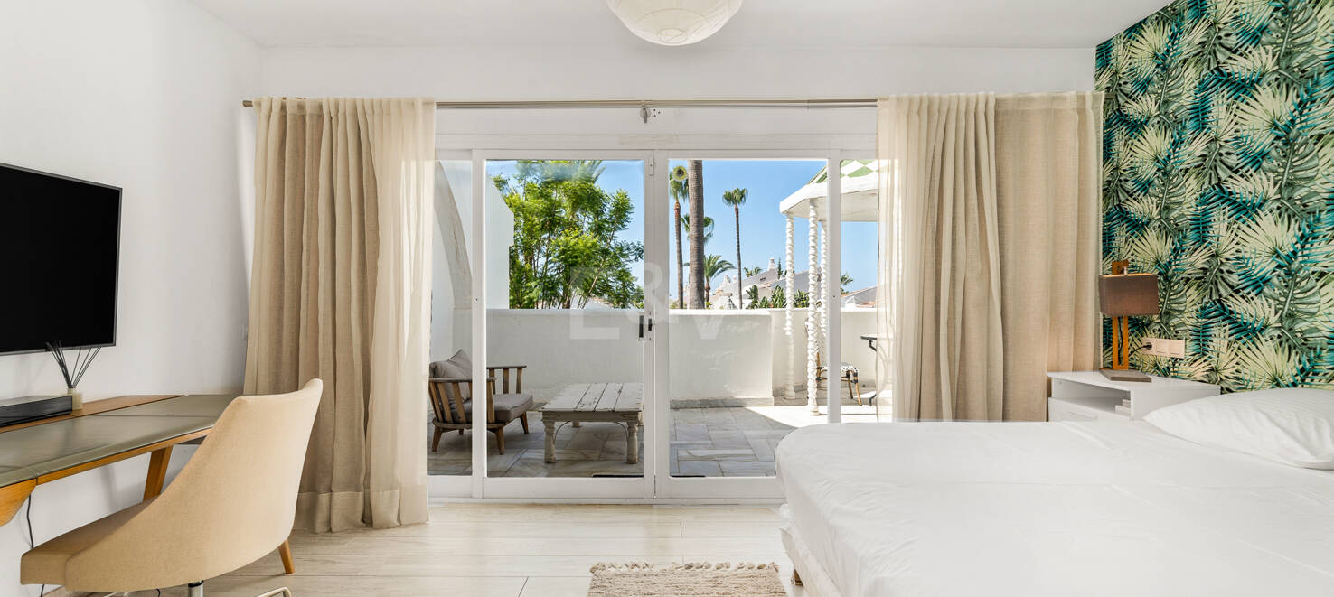 Elegantes Reihenhaus mit Meerblick in Camoján Blanco, Goldene Meile