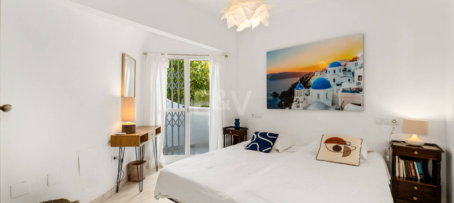 Elegantes Reihenhaus mit Meerblick in Camoján Blanco, Goldene Meile