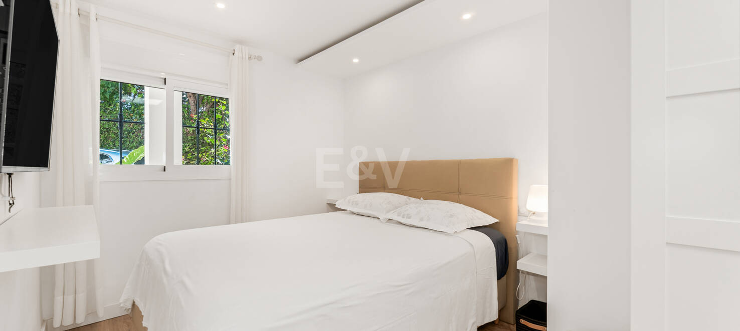 Elegantes Reihenhaus mit Meerblick in Camoján Blanco, Goldene Meile