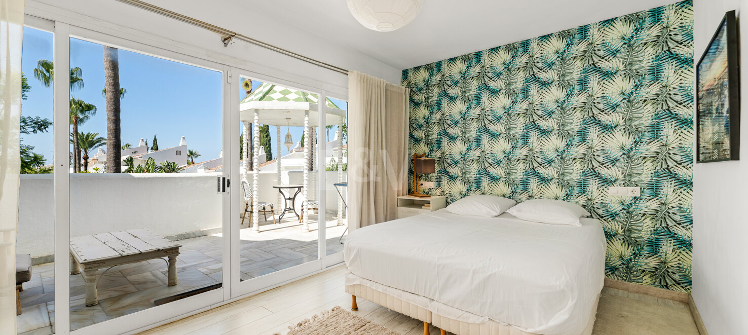 Elegant Townhouse with Sea Views in Camoján Blanco, Golden Mile