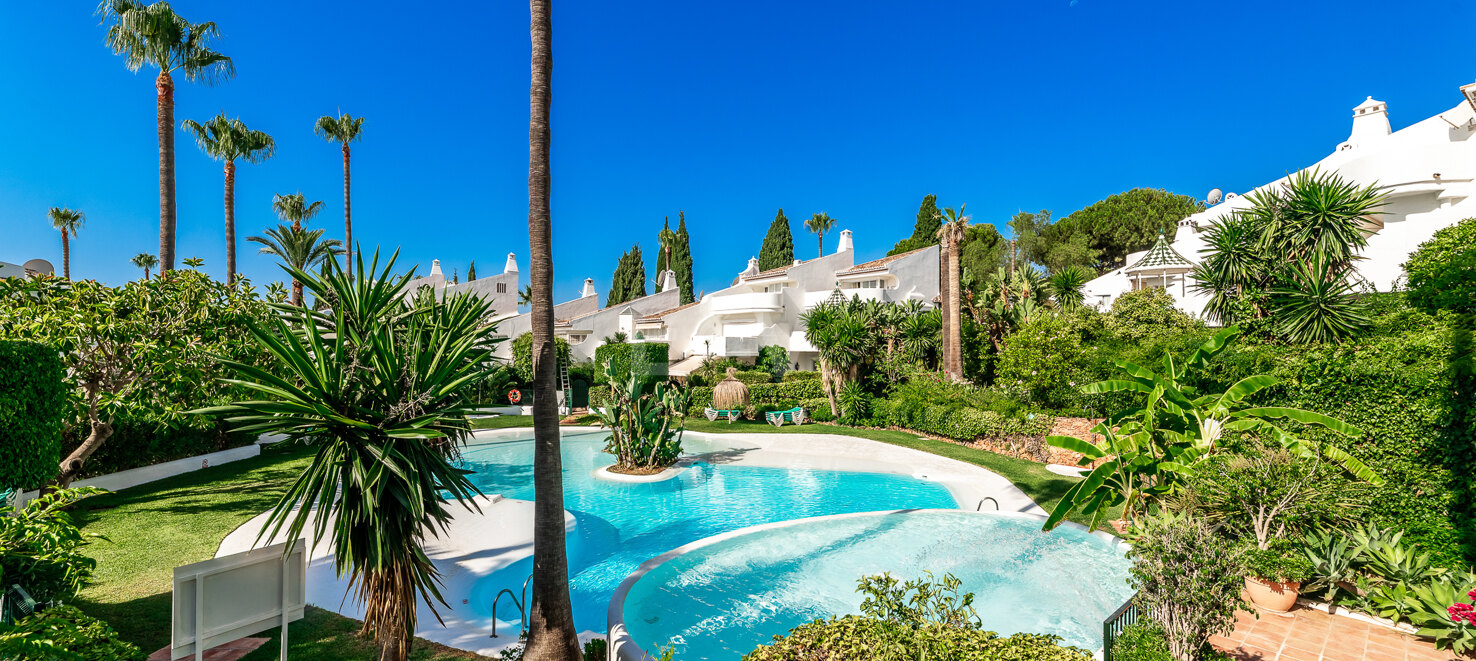 Elegant Townhouse with Sea Views in Camoján Blanco, Golden Mile