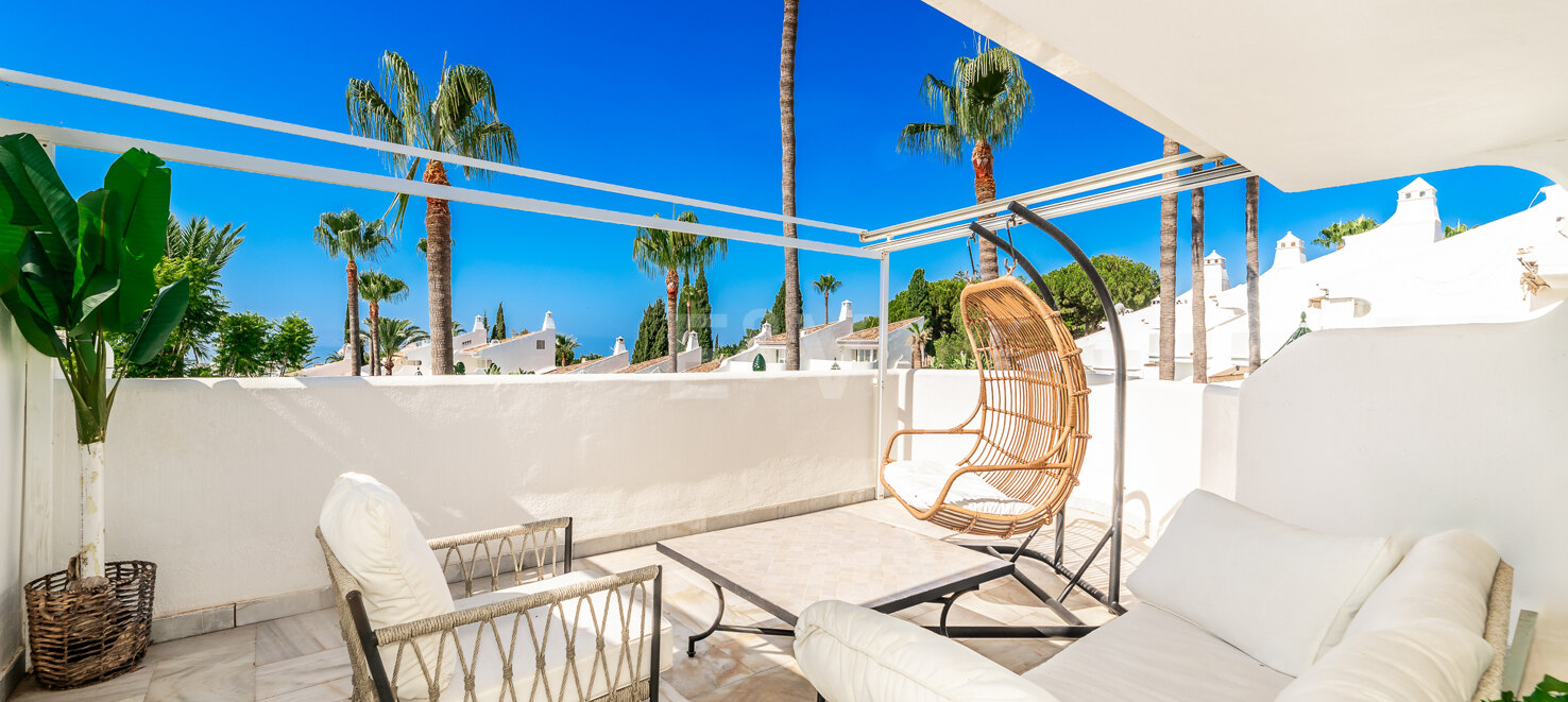 Elegant Townhouse with Sea Views in Camoján Blanco, Golden Mile