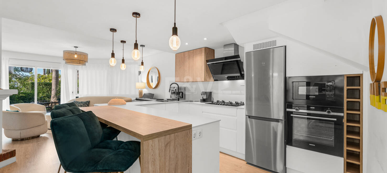 Elegantes Reihenhaus mit Meerblick in Camoján Blanco, Goldene Meile