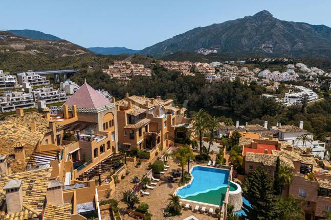 Impresionante apartamento de 4 habitaciones con vistas panorámicas al mar en La Cerquilla, Nueva Andalucía