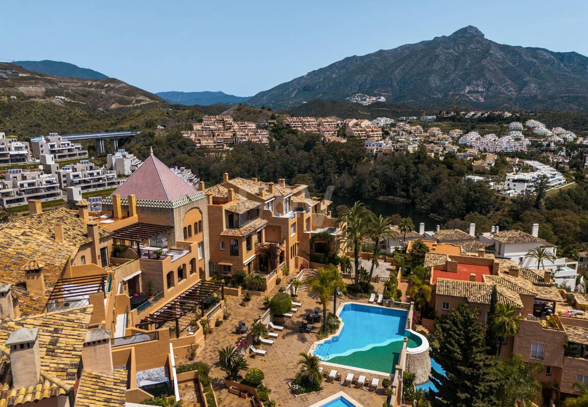 Impresionante apartamento de 4 habitaciones con vistas panorámicas al mar en La Cerquilla, Nueva Andalucía