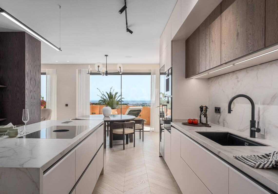 Stunning 4-bedroom apartment with panoramic sea views in La Cerquilla, Nueva Andalucía