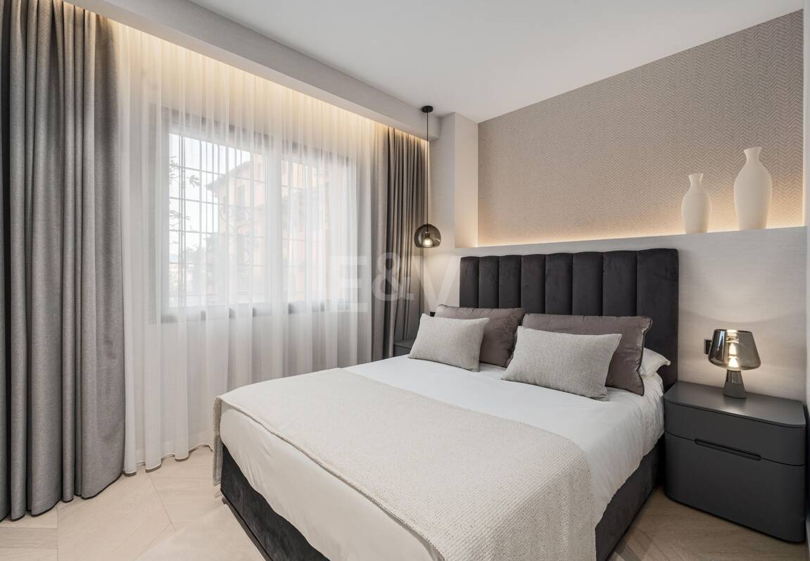 Impresionante apartamento de 4 habitaciones con vistas panorámicas al mar en La Cerquilla, Nueva Andalucía