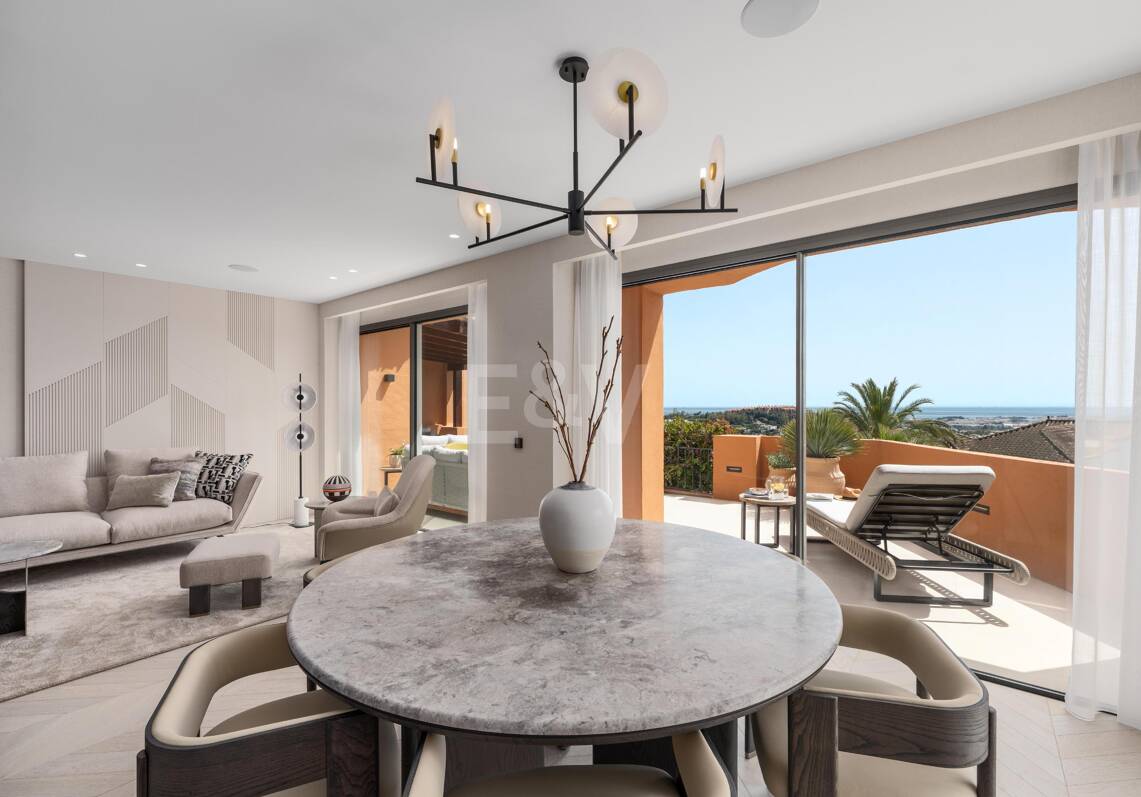 Stunning 4-bedroom apartment with panoramic sea views in La Cerquilla, Nueva Andalucía