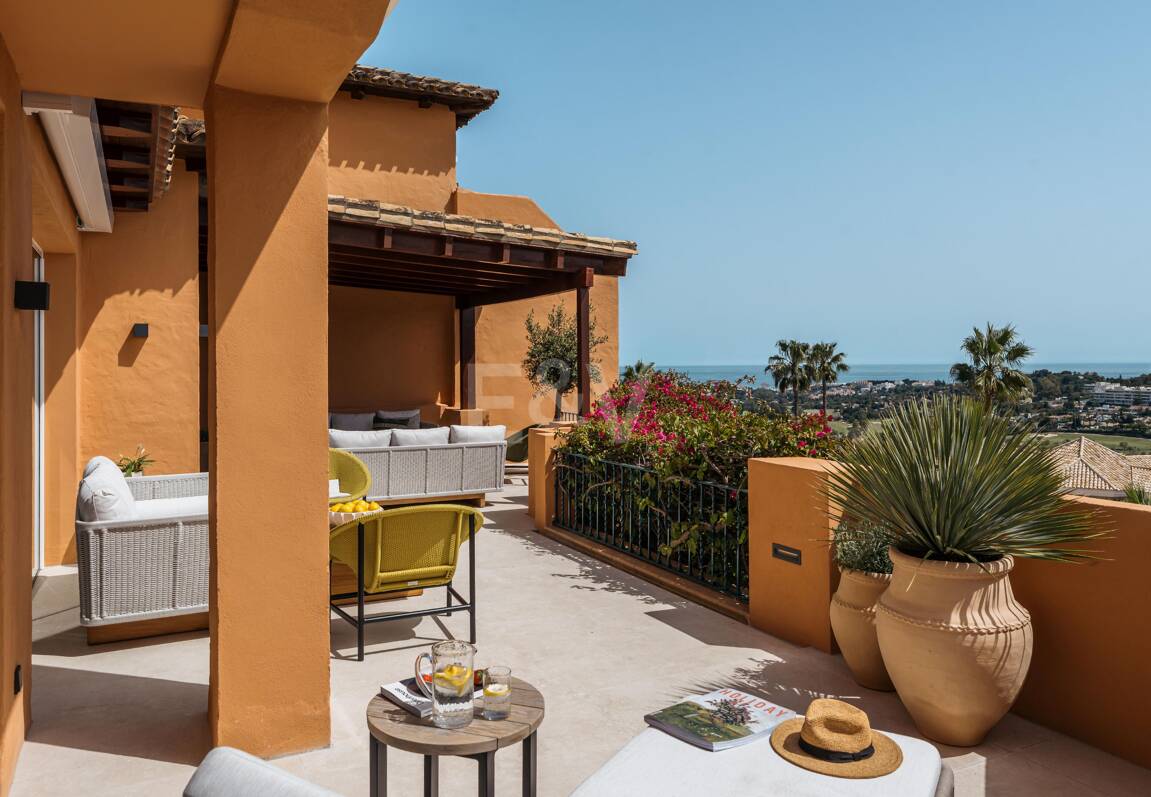 Impresionante apartamento de 4 habitaciones con vistas panorámicas al mar en La Cerquilla, Nueva Andalucía