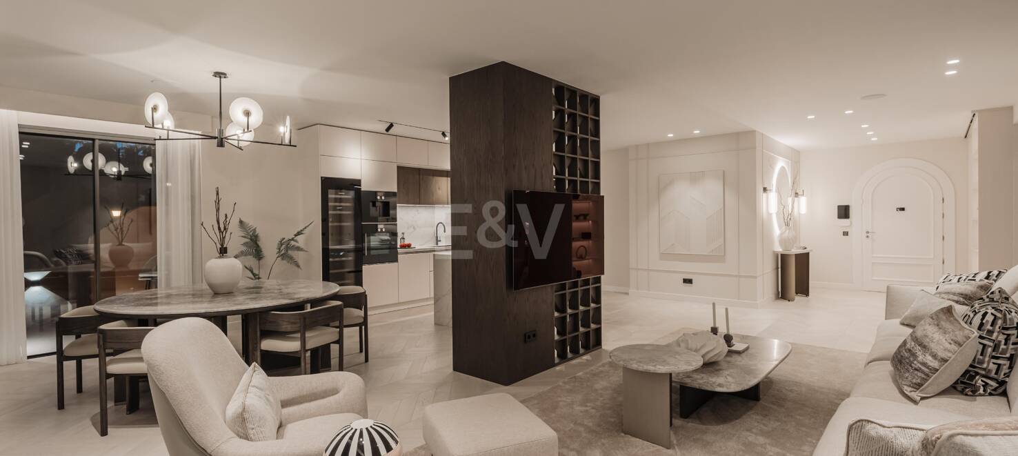 Stunning 4-bedroom apartment with panoramic sea views in La Cerquilla, Nueva Andalucía