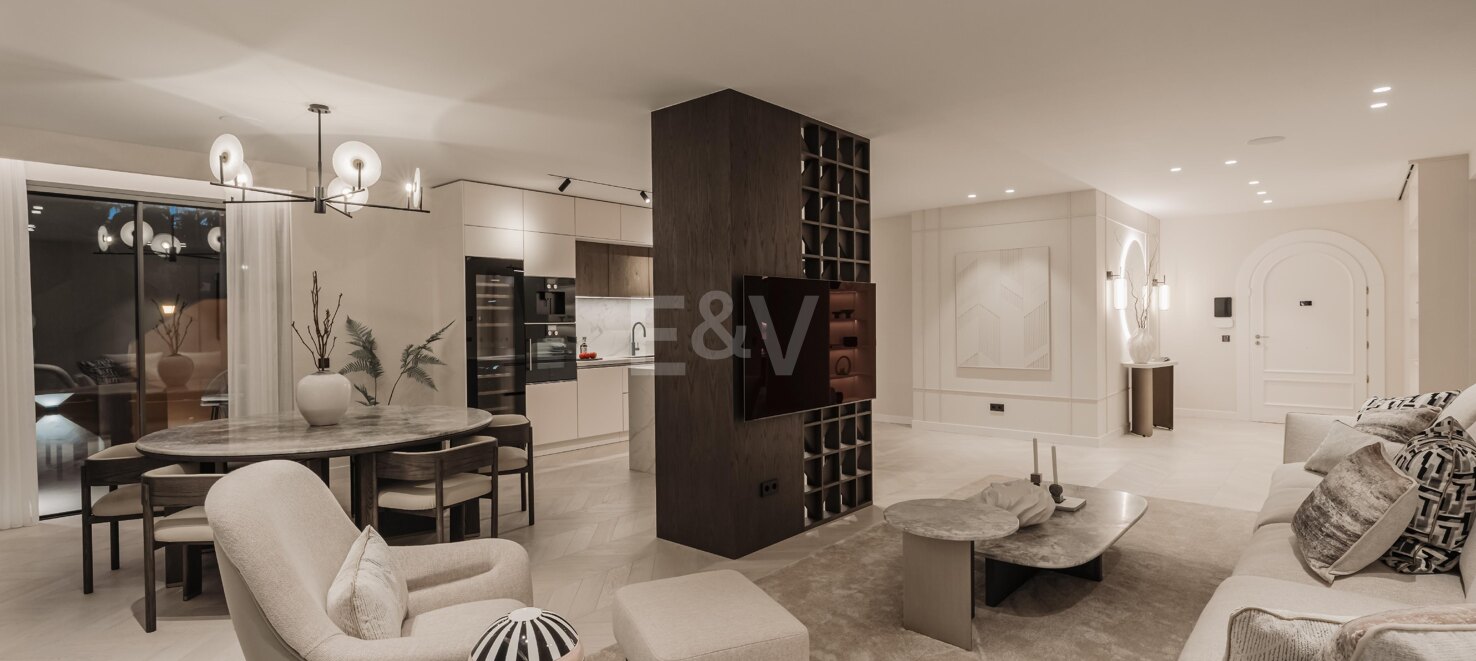Stunning 4-bedroom apartment with panoramic sea views in La Cerquilla, Nueva Andalucía