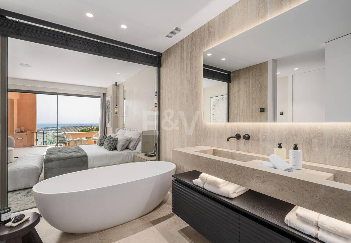 Impresionante apartamento de 4 habitaciones con vistas panorámicas al mar en La Cerquilla, Nueva Andalucía