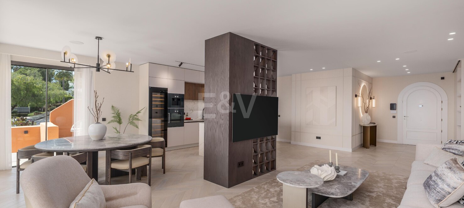 Stunning 4-bedroom apartment with panoramic sea views in La Cerquilla, Nueva Andalucía