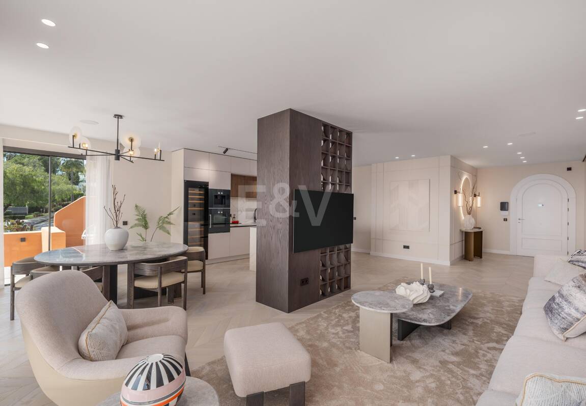 Impresionante apartamento de 4 habitaciones con vistas panorámicas al mar en La Cerquilla, Nueva Andalucía