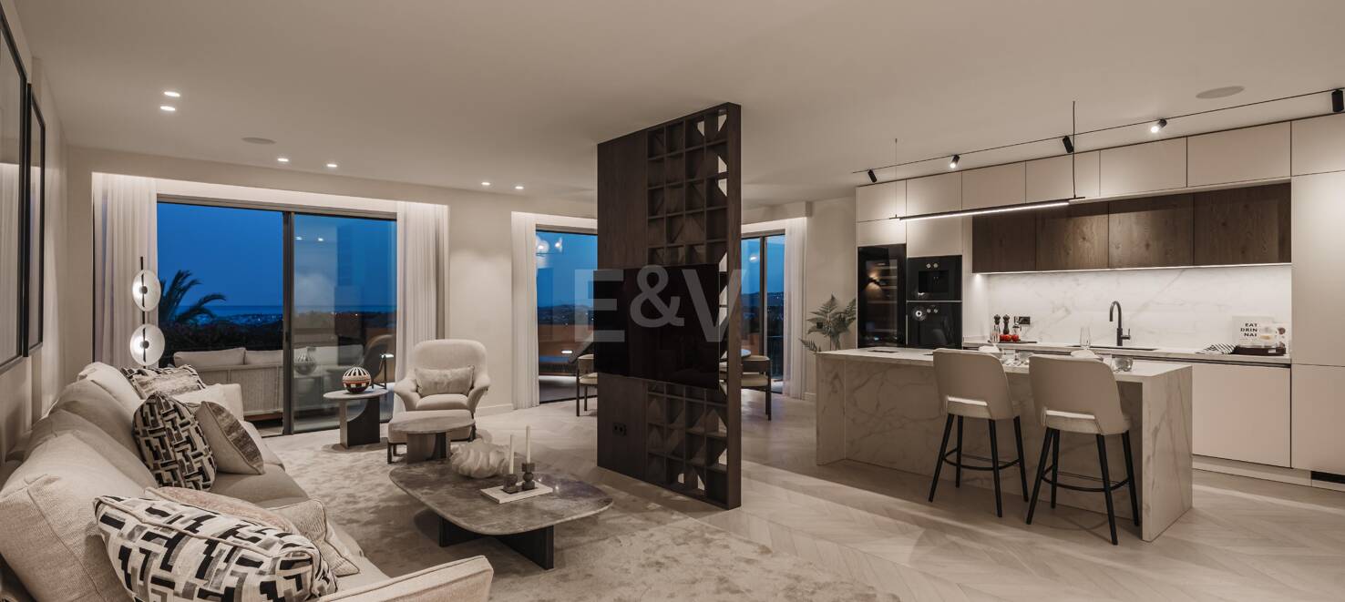 Stunning 4-bedroom apartment with panoramic sea views in La Cerquilla, Nueva Andalucía