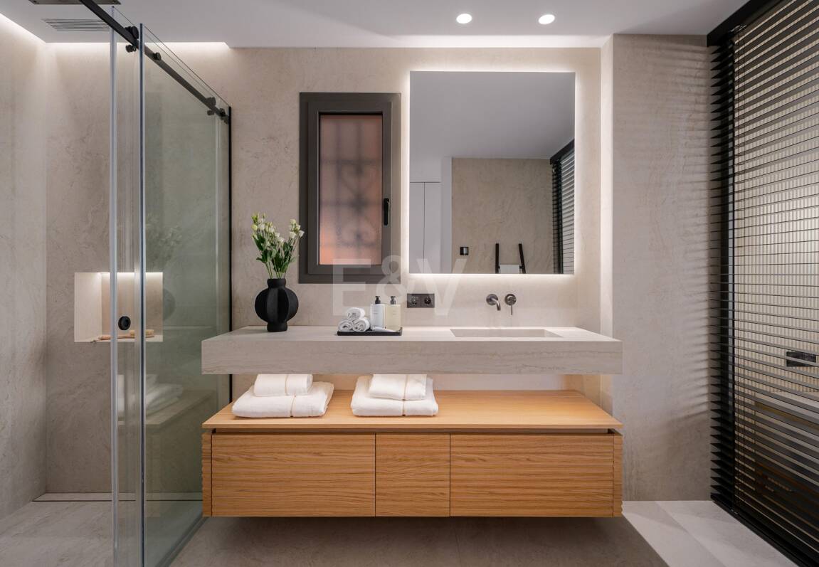 Impresionante apartamento de 4 habitaciones con vistas panorámicas al mar en La Cerquilla, Nueva Andalucía