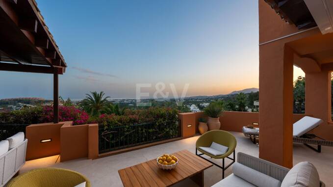 Wspaniały apartament z 4 sypialniami z panoramicznym widokiem na morze w La Cerquilla, Nueva Andalucía