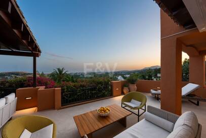 Impresionante apartamento de 4 habitaciones con vistas panorámicas al mar en La Cerquilla, Nueva Andalucía