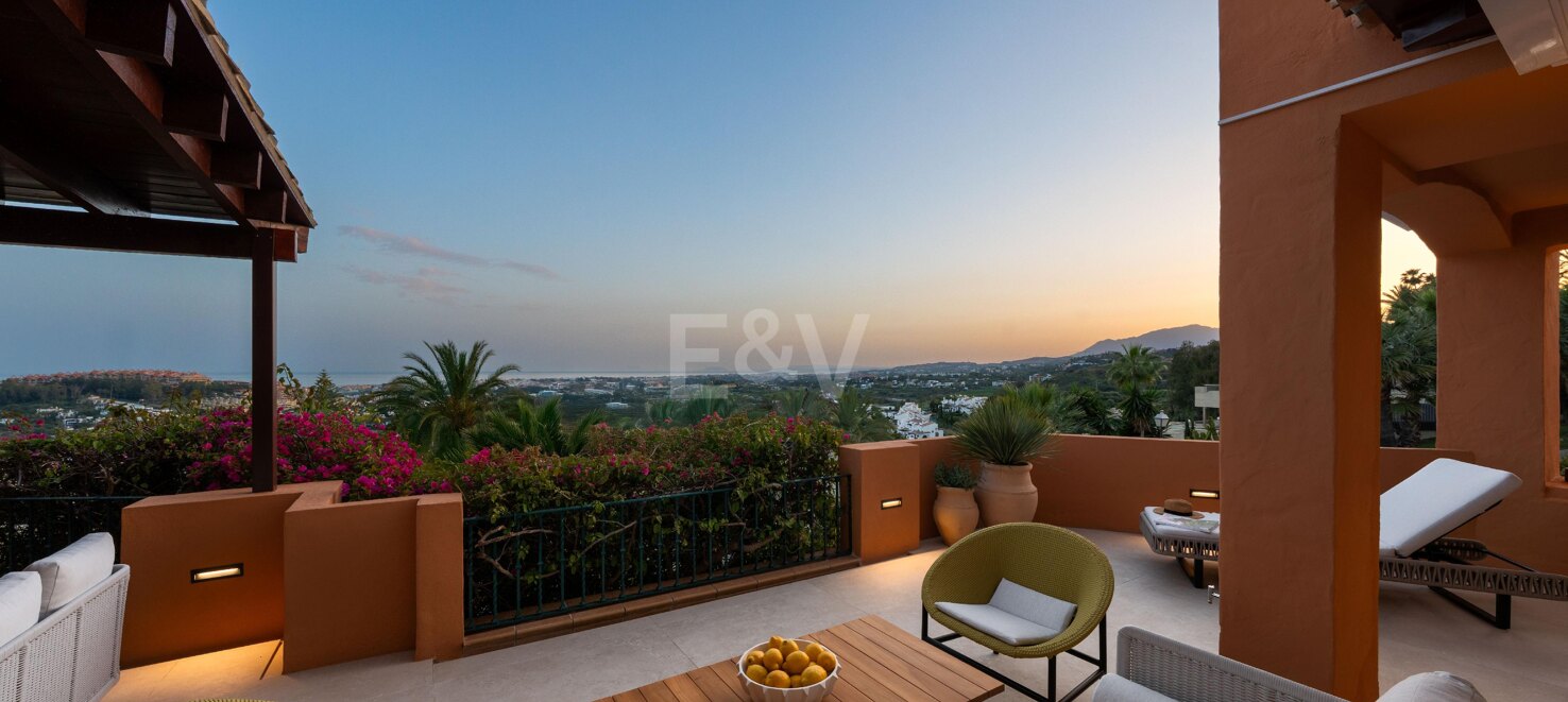 Stunning 4-bedroom apartment with panoramic sea views in La Cerquilla, Nueva Andalucía