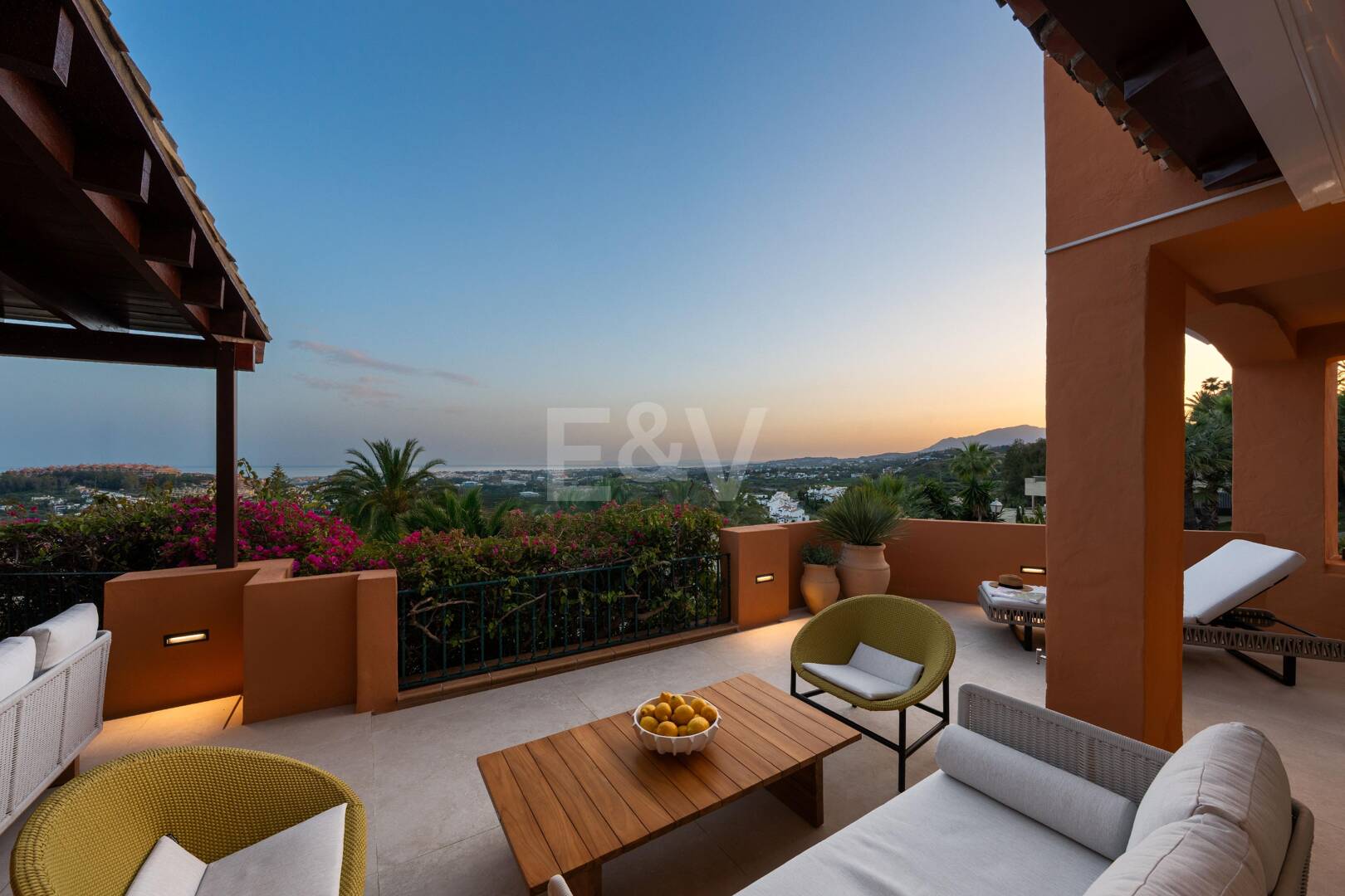 Impresionante apartamento de 4 habitaciones con vistas panorámicas al mar en La Cerquilla, Nueva Andalucía