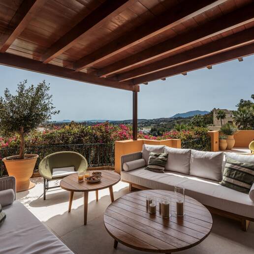 Stunning 4-bedroom apartment with panoramic sea views in La Cerquilla, Nueva Andalucía