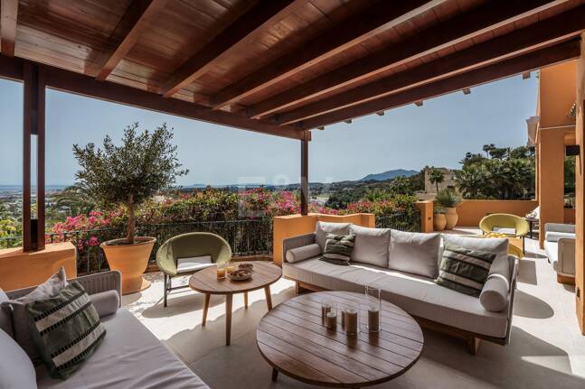 Impresionante apartamento de 4 habitaciones con vistas panorámicas al mar en La Cerquilla, Nueva Andalucía