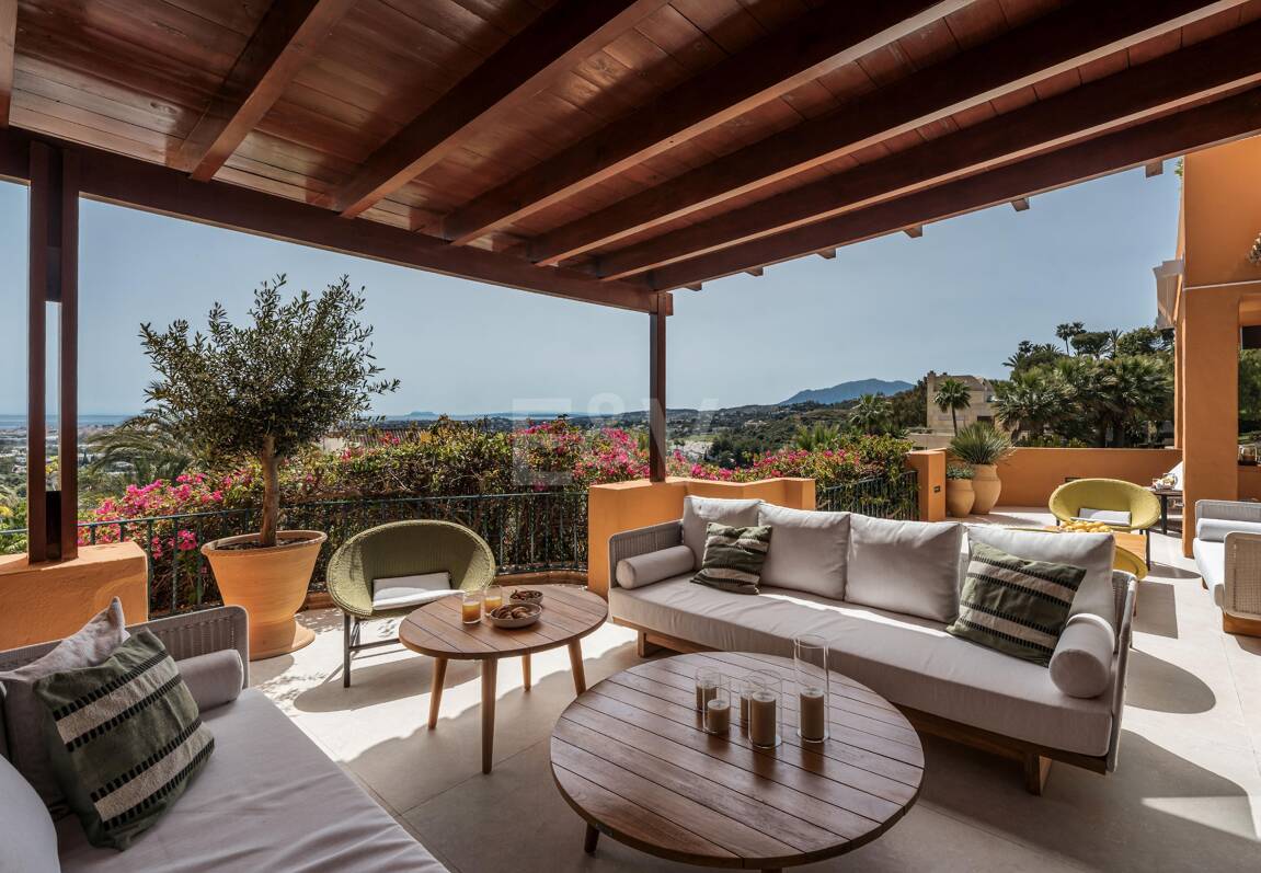 Impresionante apartamento de 4 habitaciones con vistas panorámicas al mar en La Cerquilla, Nueva Andalucía