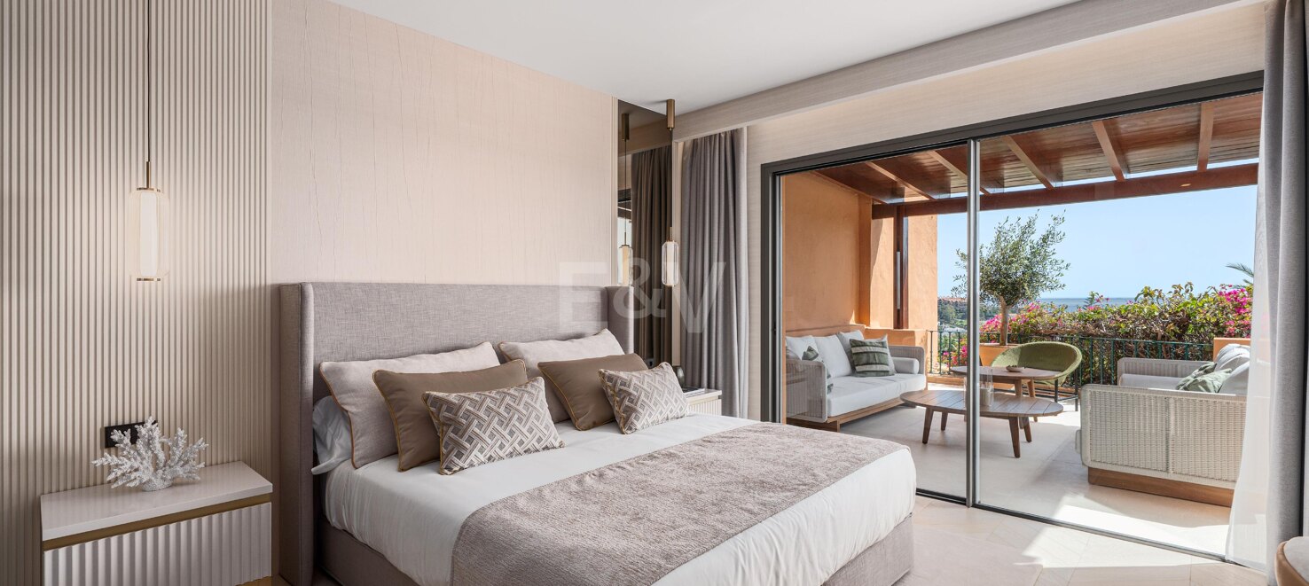 Stunning 4-bedroom apartment with panoramic sea views in La Cerquilla, Nueva Andalucía