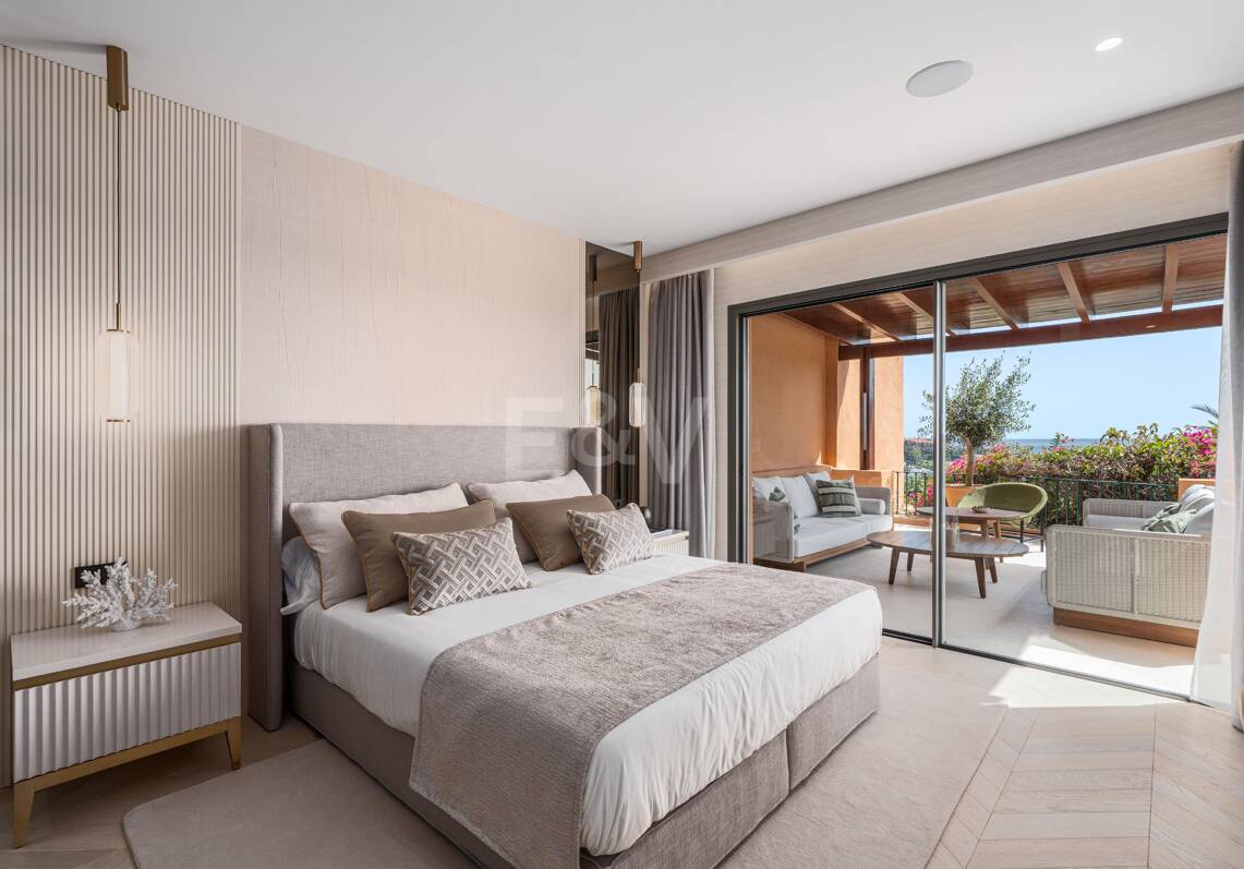 Stunning 4-bedroom apartment with panoramic sea views in La Cerquilla, Nueva Andalucía