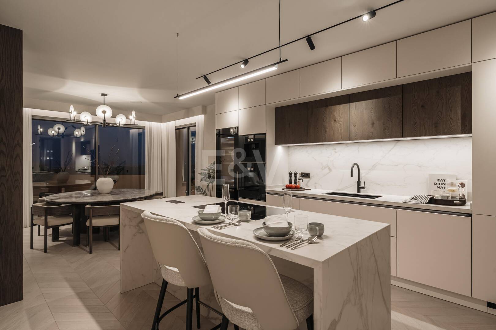 Impresionante apartamento de 4 habitaciones con vistas panorámicas al mar en La Cerquilla, Nueva Andalucía