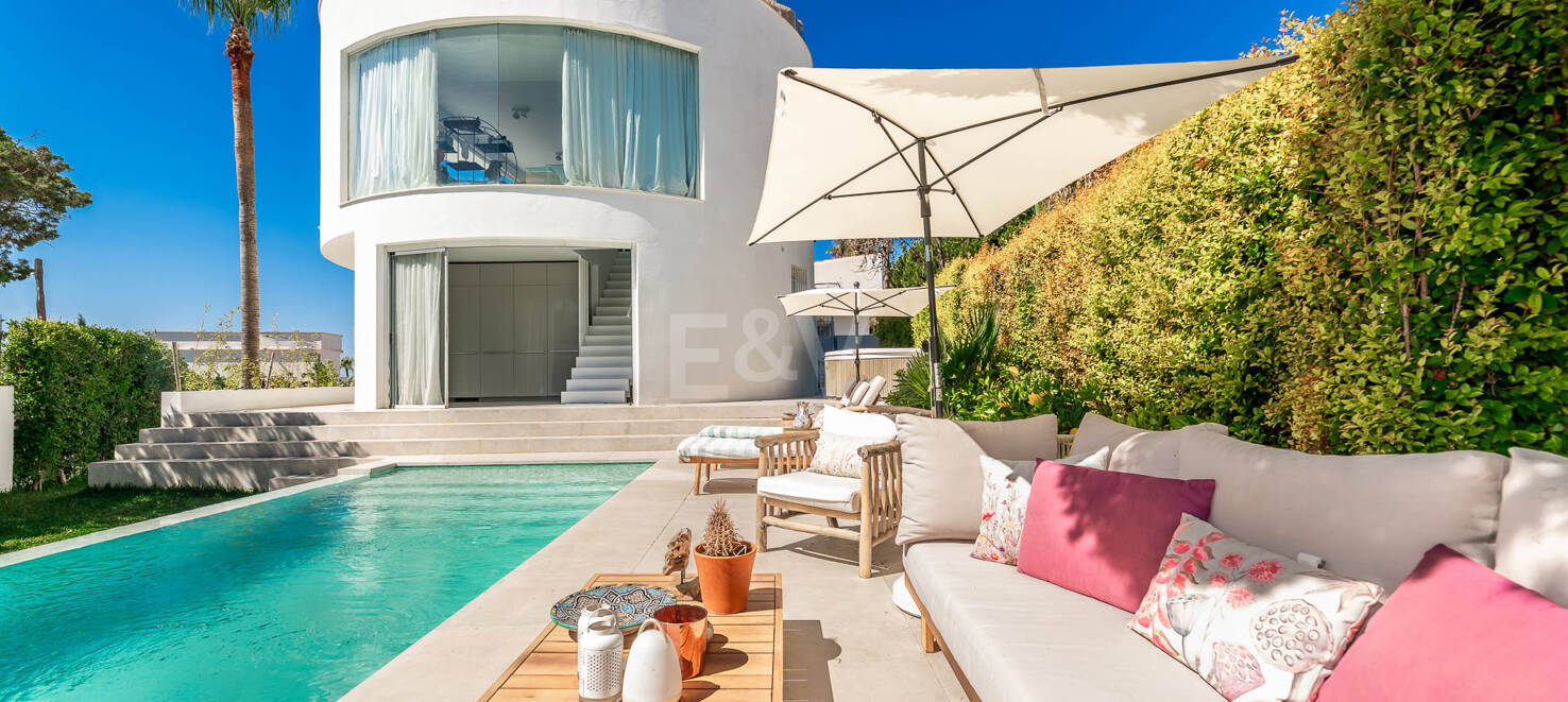 Modern Beachside Villa 150 m from the Sea with Exceptional Outdoor Living Spaces in Marbesa