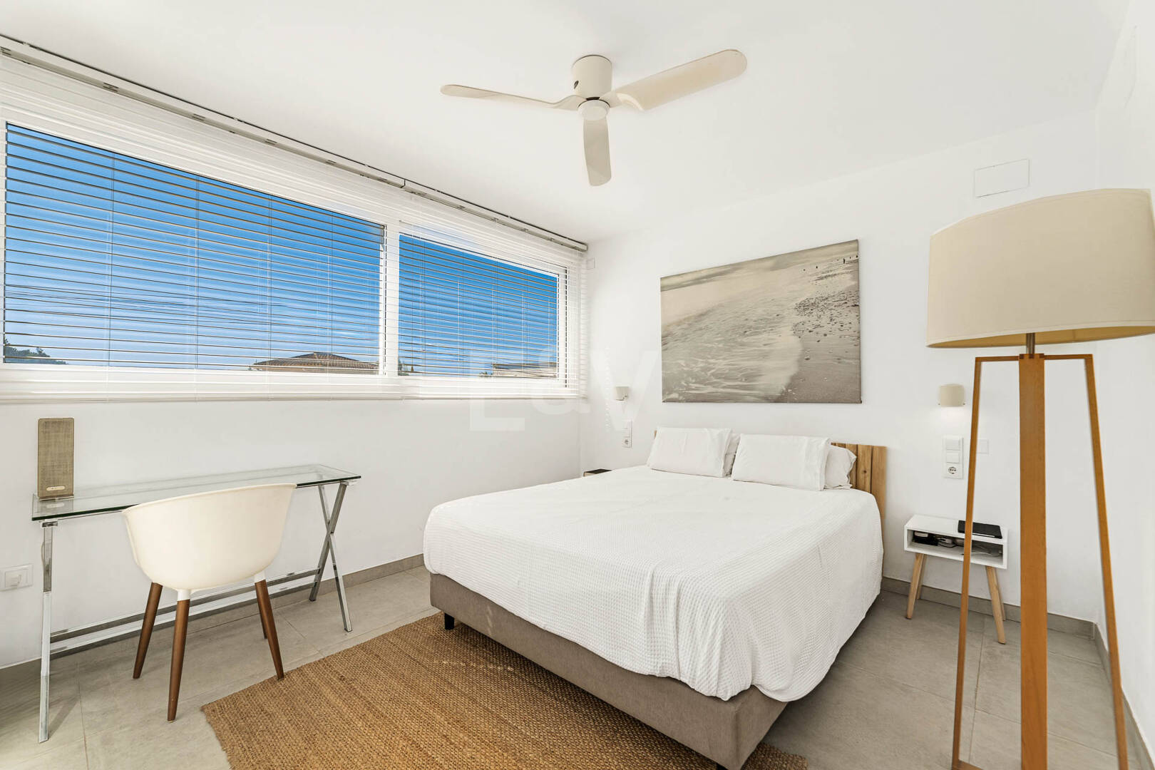 Villa moderna junto a la playa a 150 m del mar con excepcionales espacios exteriores en Marbesa