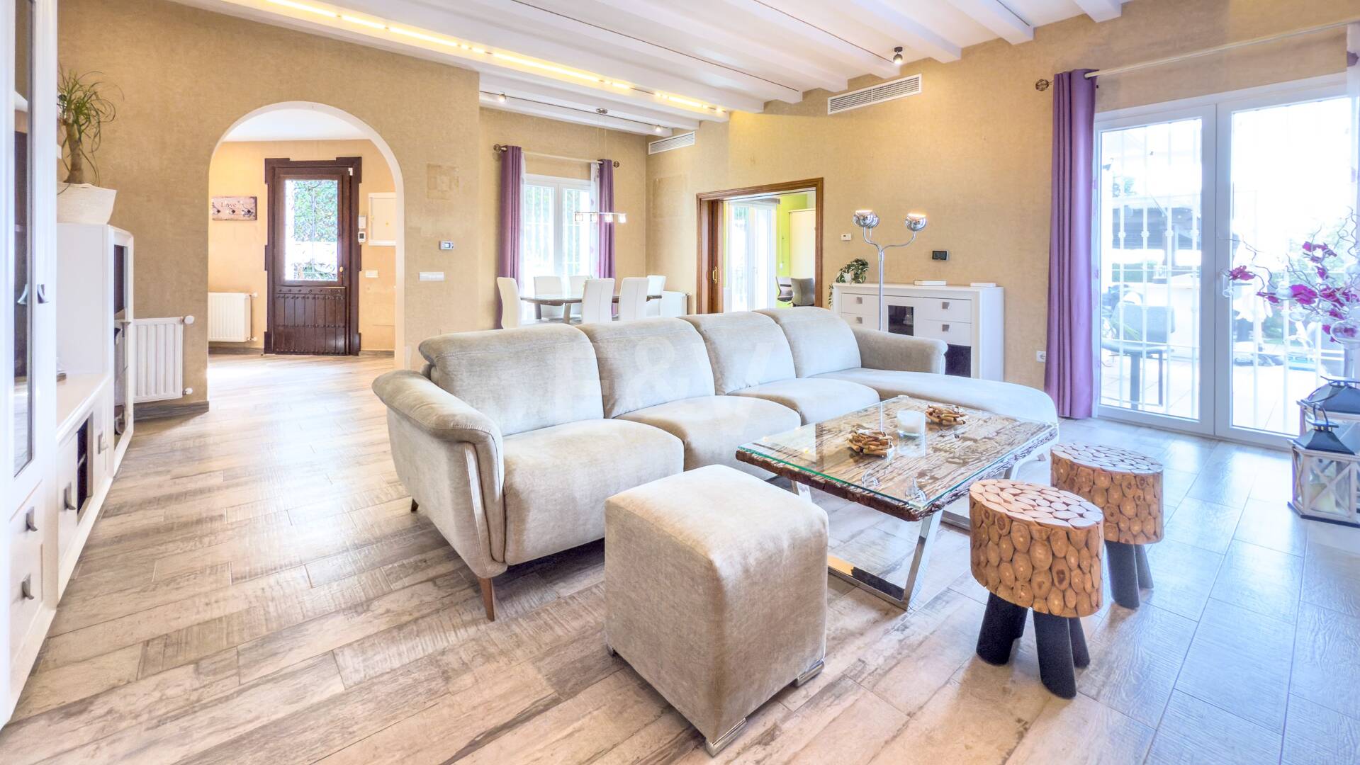 Tranquil One-Story Villa with Private Pool in Sierra Blanca Country Club