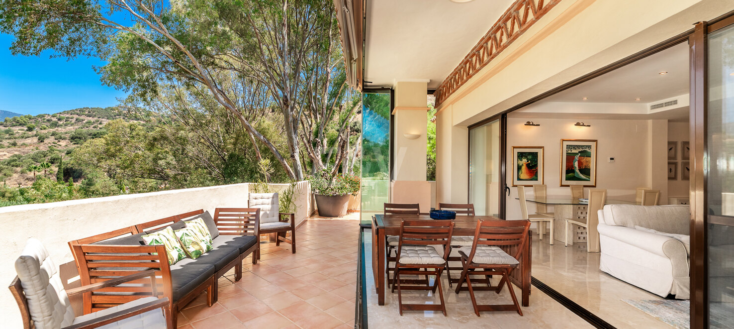 Peaceful 2-Bedroom Penthouse with Panoramic Mountain Views in Rio Real