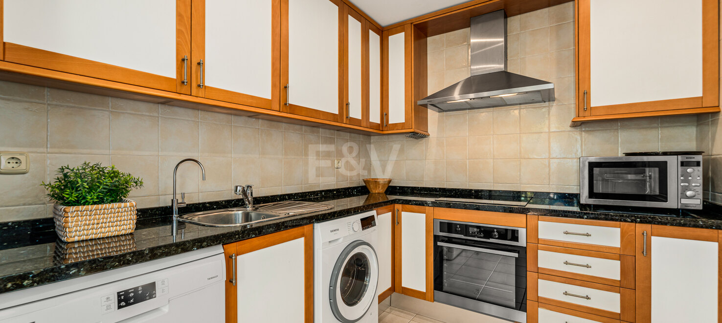 Peaceful 2-Bedroom Penthouse with Panoramic Mountain Views in Rio Real