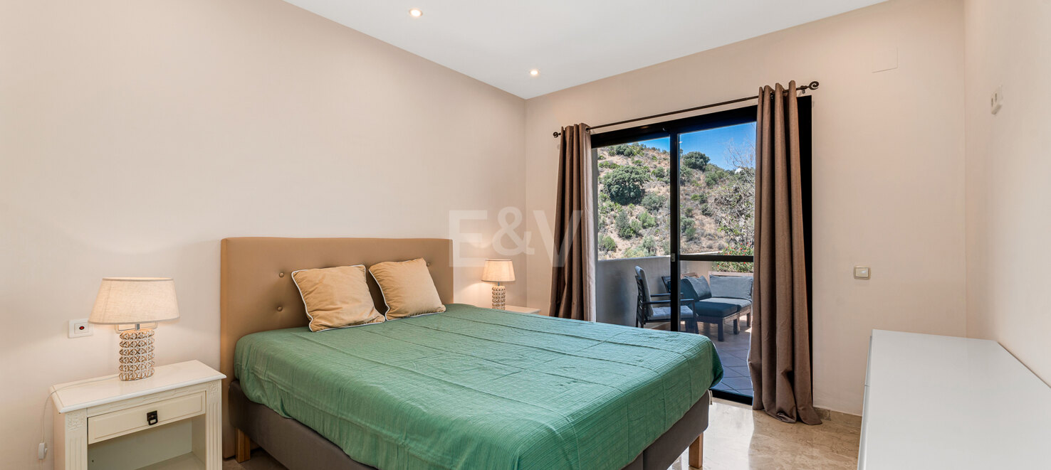 Peaceful 2-Bedroom Penthouse with Panoramic Mountain Views in Rio Real