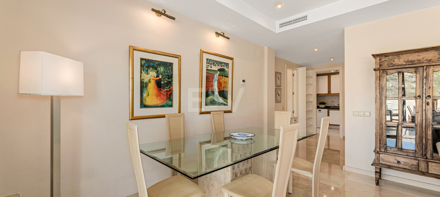 Peaceful 2-Bedroom Penthouse with Panoramic Mountain Views in Rio Real