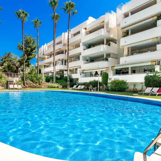 Elevated Ground Floor Apartment in Río Real Near the Beach and Golf
