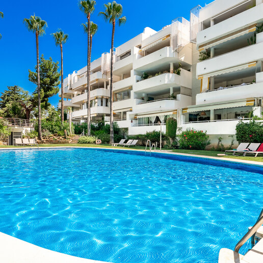 Elevated Ground Floor Apartment in Río Real Near the Beach and Golf