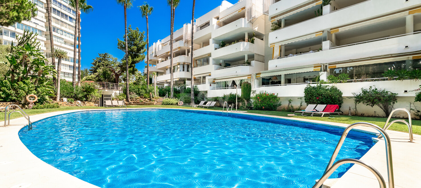 Elevated Ground Floor Apartment in Río Real Near the Beach and Golf