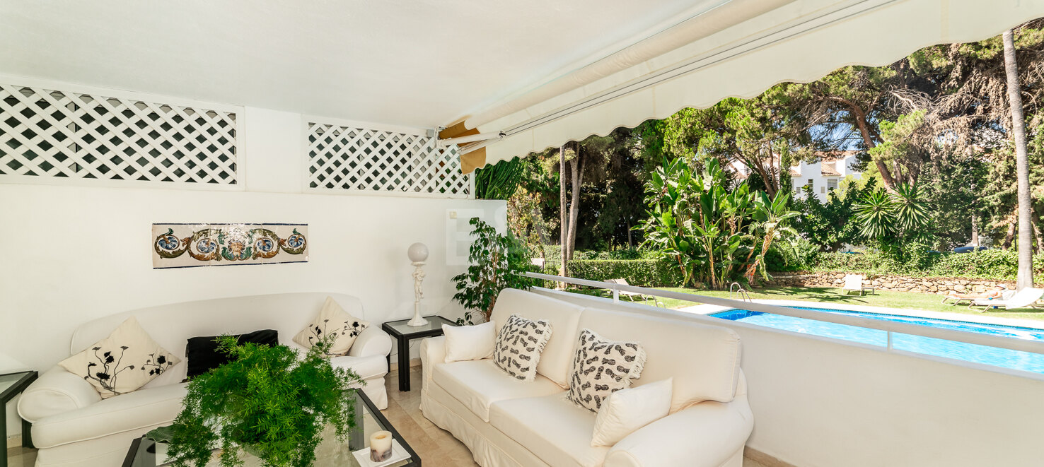 Elevated Ground Floor Apartment in Río Real Near the Beach and Golf