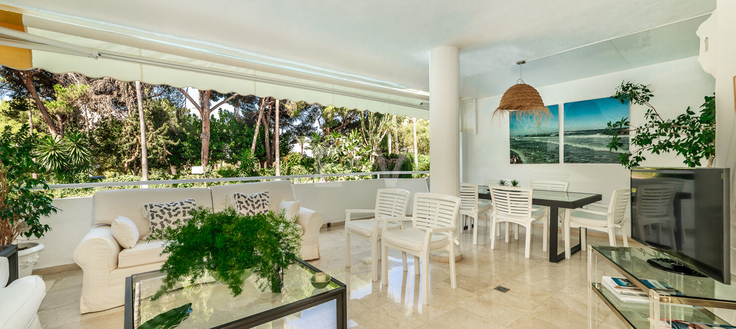 Elevated Ground Floor Apartment in Río Real Near the Beach and Golf