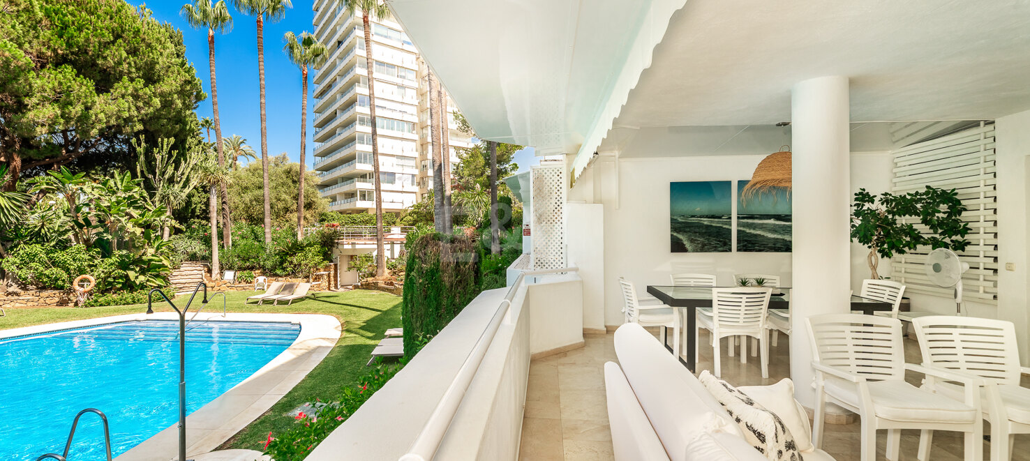Elevated Ground Floor Apartment in Río Real Near the Beach and Golf