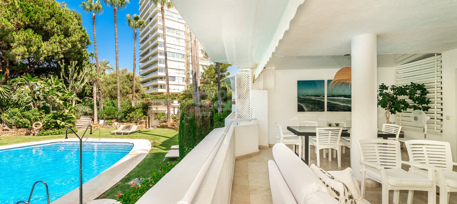 Elevated Ground Floor Apartment in Río Real Near the Beach and Golf