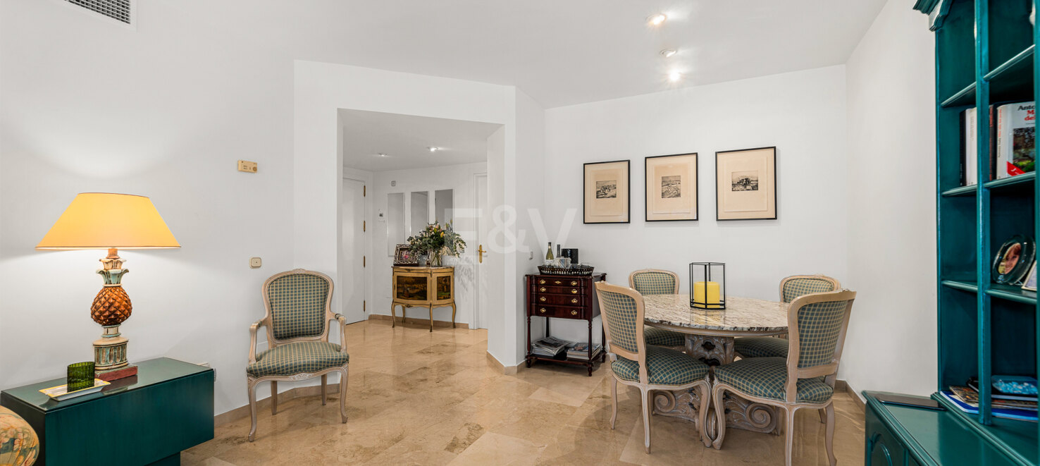 Elevated Ground Floor Apartment in Río Real Near the Beach and Golf