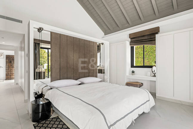 Stylish Villa with Panoramic Sea Views near the Beach and the City Centre on the Golden Mile