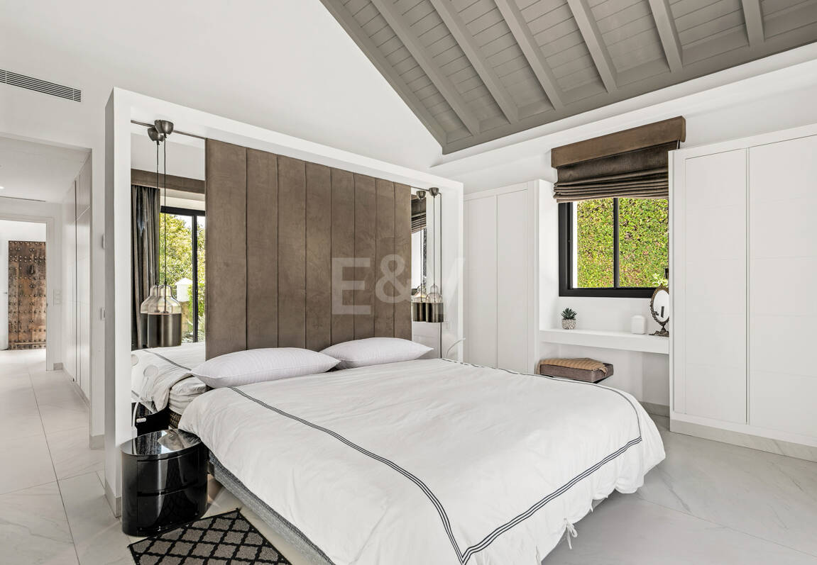 Stylish Villa with Panoramic Sea Views near the Beach and the City Centre on the Golden Mile